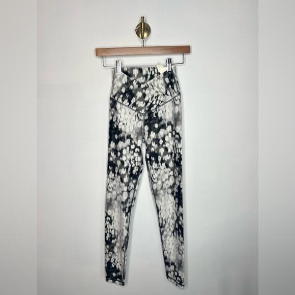 OFFLINE Aerie Hi Rise Cross Front Pattern Legging - Picture 5 of 5